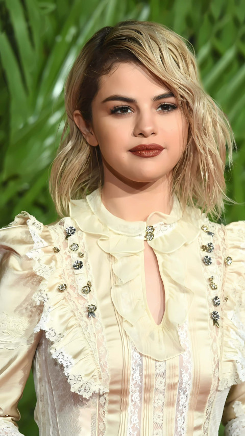 Selena Gomez Stunning Picture Free