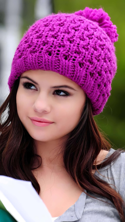 Selena Gomez New Cute Look Photo