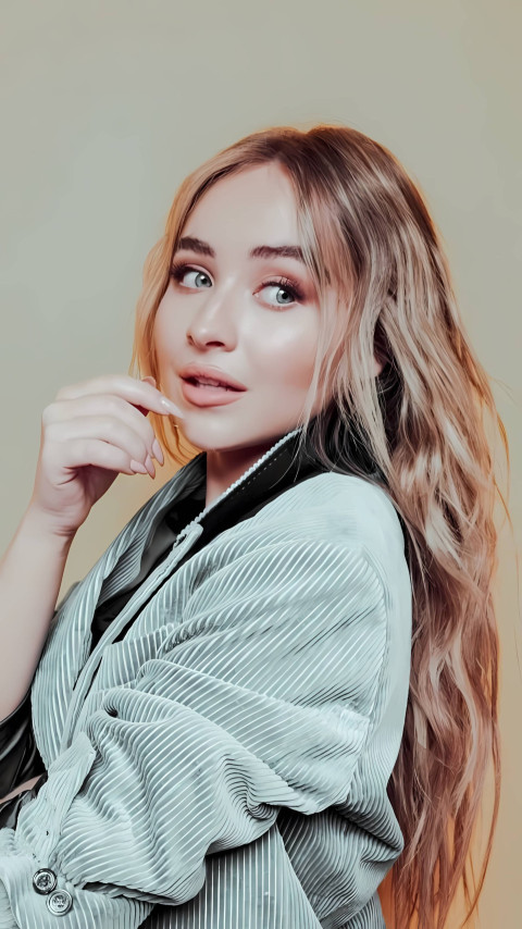 Sabrina Carpenter Fun Mobile Photo