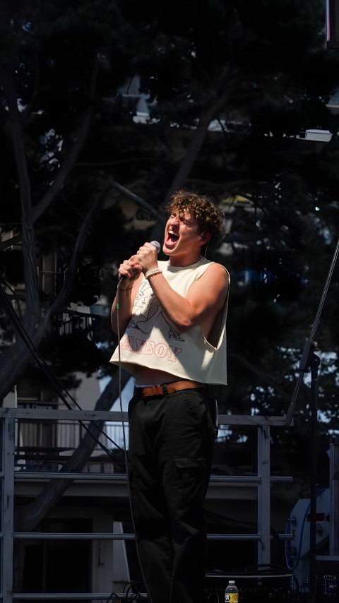 Benson Boone Mobile Wallpaper for iPhone and Android