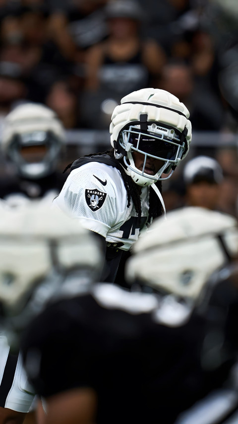 Iconic Raiders Image for Phone 4K Wallpaper