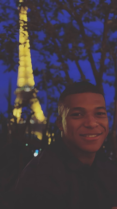 Full HD Kylian Mbappé Wallpaper for Phone