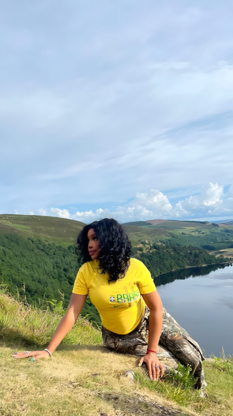 Vibrant SZA Photo to Download for Your Phone