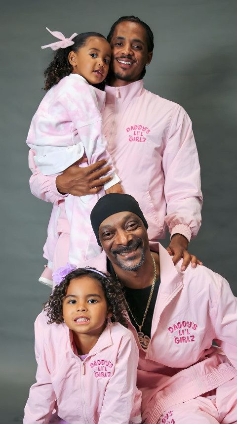 Snoop Dogg with Family Mobile Wallpaper High Quality