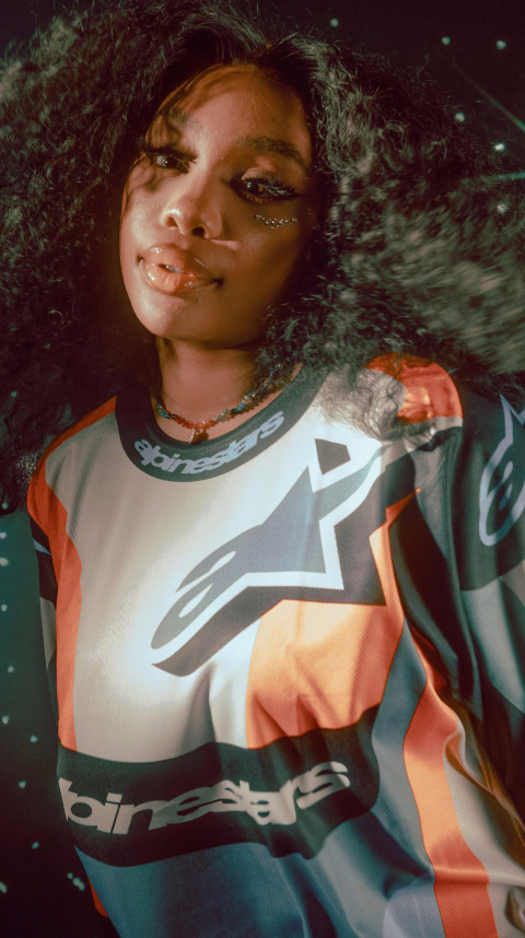 Fresh SZA Photo to Customize Your Screen