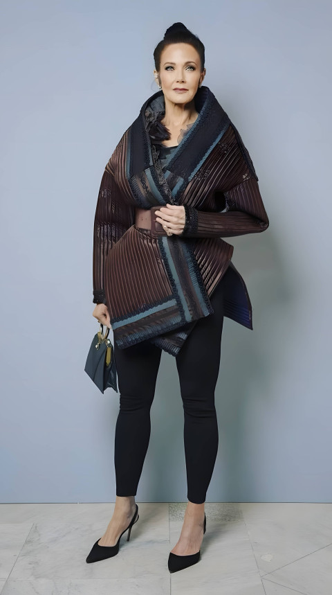 Gorgeous Lynda Carter Image for Phone Background