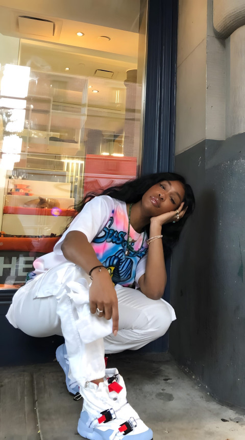 Stunning SZA HD Photo for All Your Device