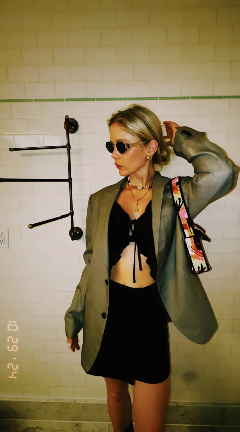 Stunning Erin Moriarty Picture for Mobile