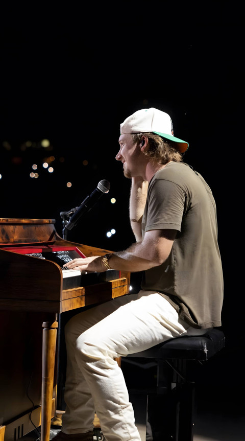 Stunning Mobile Wallpaper of Morgan Wallen Available