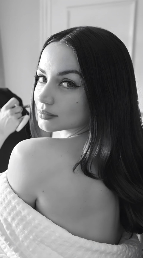 Beautiful Ana de Armas Image for Phone Screen