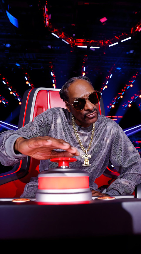 Get Snoop Dogg Mobile Wallpaper for Your Device