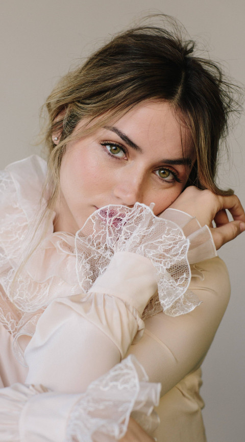 Ana de Armas Gorgeous 4K Photo for Phone