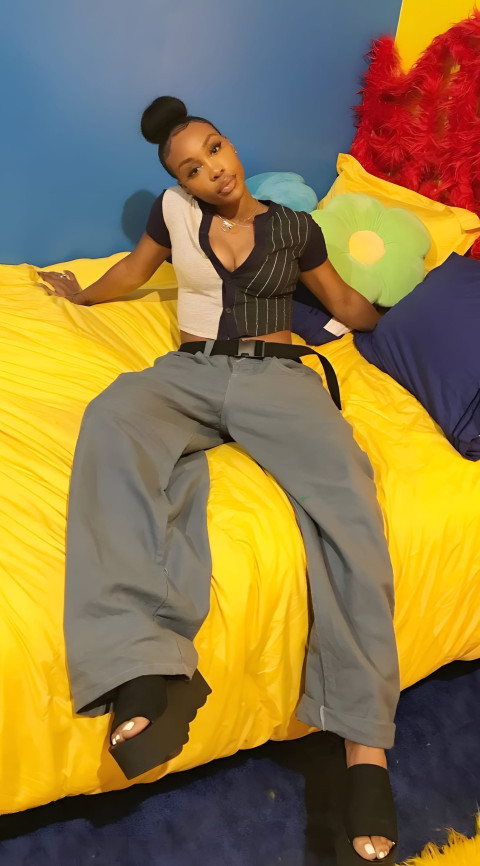 Bright and Colorful SZA Wallpaper to Download