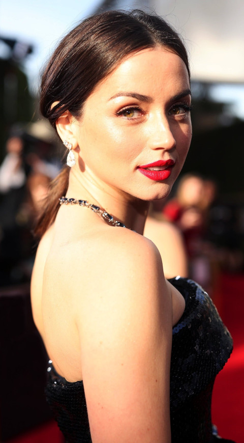 Download Gorgeous Ana de Armas Image in 4K