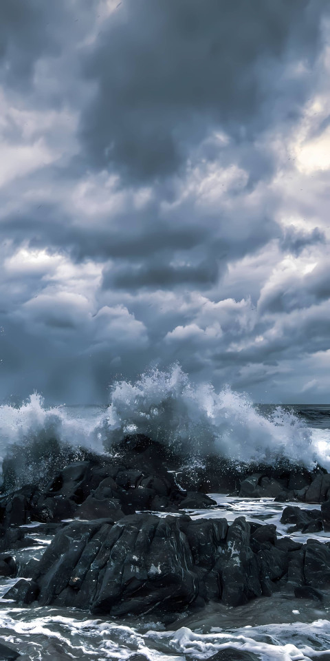 Ocean Wave Mobile Wallpaper to Enhance Your Display