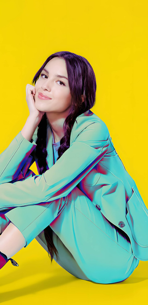 Olivia Rodrigo Cute Pose 4K Mobile Photo