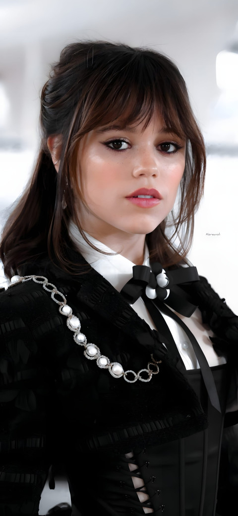 Popular Jenna Ortega Phone Pic