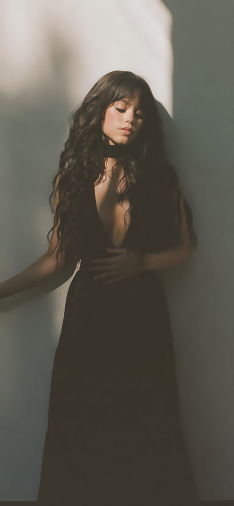 Gorgeous Jenna Ortega Phone Pic