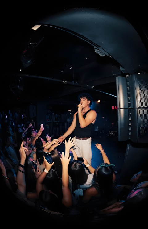 Best Benson Boone Phone Wallpaper for Android & iPhone