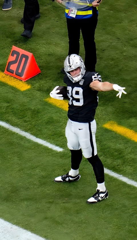 Raiders Player Photo in High Definition