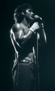 Amazing Benson Boone Background for iPhone
