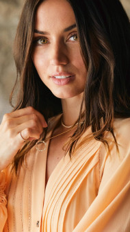 Ana de Armas Gorgeous HD Wallpaper for Mobile