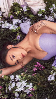 Ariana Grande mobile photo sharp HD