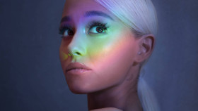 Ariana Grande perfect desktop picture