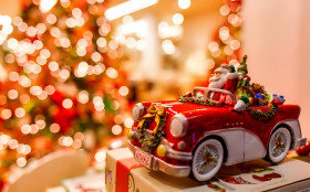 Beautiful Christmas Lights Photo to Brighten Your Day for Desktop