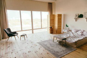 Bright Bedroom Wallpaper Designs for a Sunny Feel