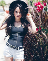 Elegant Jenna Ortega Mobile Pic