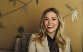 Elizabeth Olsen stylish desktop image