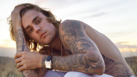 Justin Bieber desktop wallpaper stylish pose