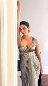 Morena Baccarin Image for Wallpaper Use Mobile 4K
