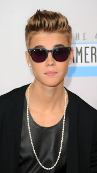 New Justin Bieber mobile photo for fans