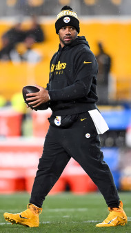 Pittsburgh Steelers Player Walking Wallpaper