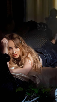 Sabrina Carpenter Star Mobile Image
