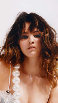 Selena Gomez Casual Photo in HD