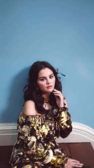 Selena Gomez Hot Look Wallpaper 4K