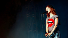 Stage Performance Lana Del Rey Photo 4K Wallpaper for Desktop