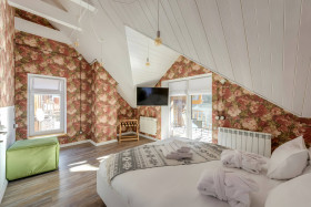 Stylish and Relaxing Bedroom Wallpaper for Peace